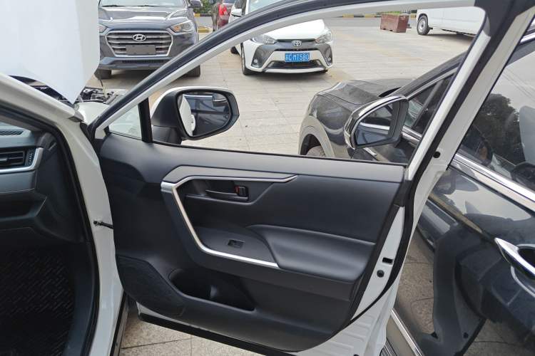 Used Toyota Wildlander 2020 2.0L CVT Two-Wheel Drive Leading Edition
