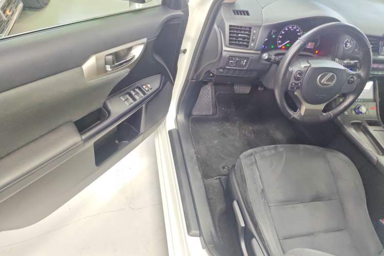 Used Lexus CT 2017 CT200h Elite Edition Solid Color China V Standard
