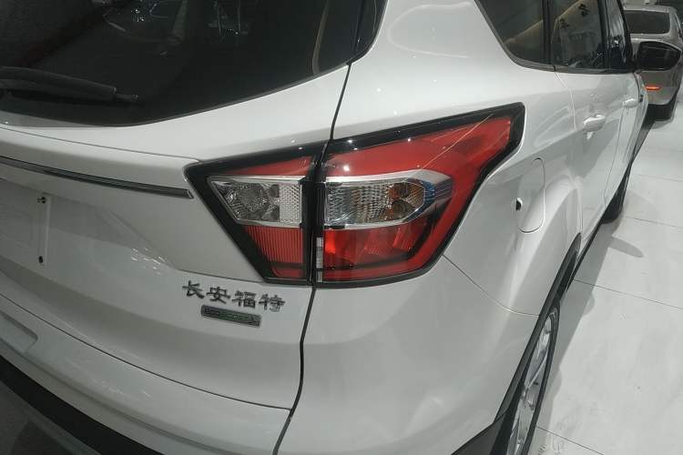 Used Ford Kuga 2017 EcoBoost 180 Two-Wheel-Drive Platinum Edition