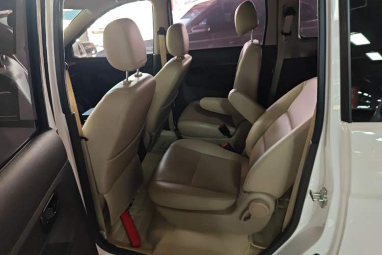 Used Wuling Hongguang 2014 1.5L S Standard Version
