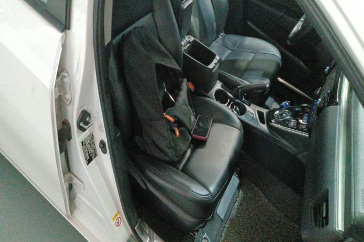 Used Toyota Levin 2016 Dual-Engine 1.8H GS E-CVT Elite Model with Sunroof
