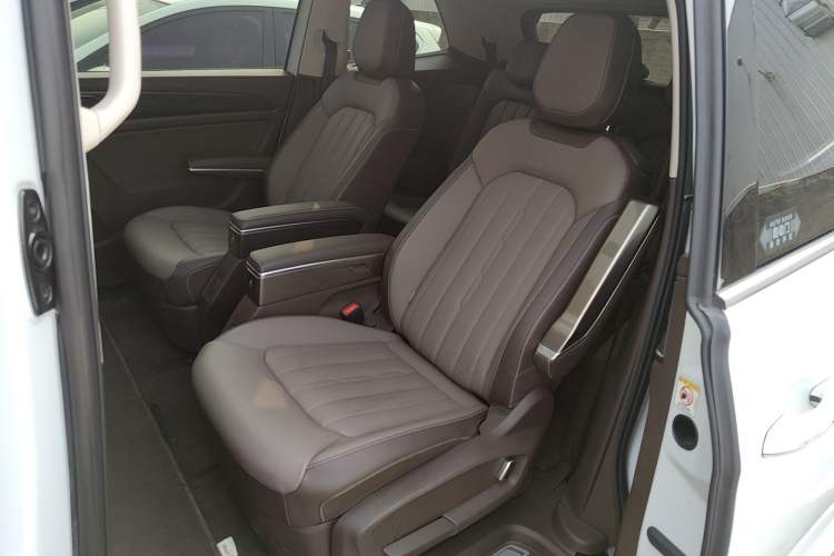 Used Volkswagen Viloran 2024 330TSI Luxury Edition
