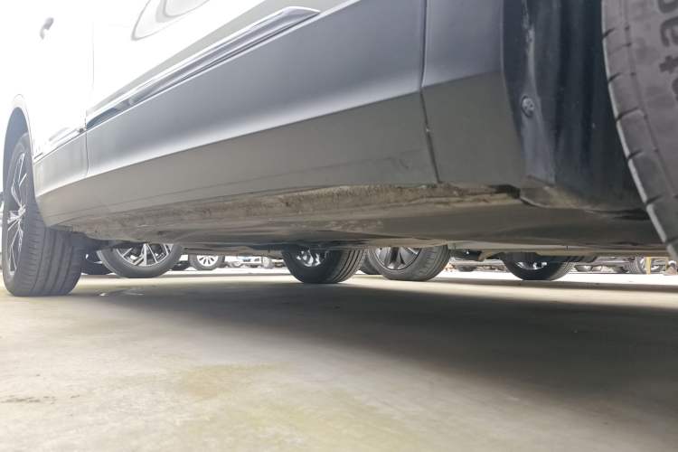 Used Volkswagen Tiguan L 2019 Revised 330TSI Automatic Two-Wheel Drive Smart & Luxury Edition China VI Standard