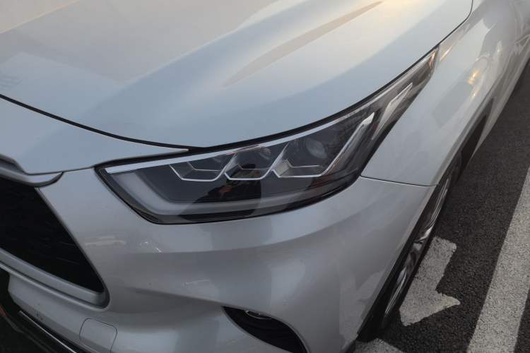 Used Toyota Highlander 2022 Dual-Engine 2.5L Four-Wheel Drive Prestige Version 7 Seats