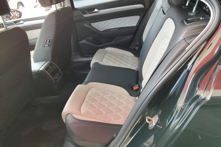 Used Volkswagen Magotan 2023 2 Million Units Commemorative Edition 330TSI DSG Luxury Version