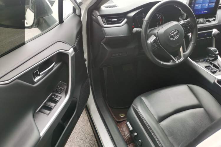 Used Toyota RAV4 2022 2.0L CVT Two-Wheel Drive Fashion Plus Edition