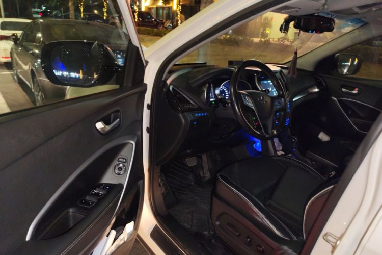 Used Hyundai Santa Fe 2017 2.0T Automatic Two-Wheel Drive Smart Version 7 Seats