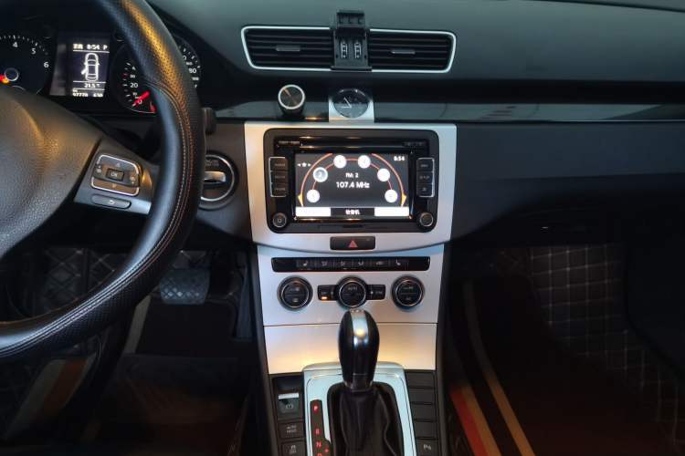 Used Volkswagen Magotan 2016 1.8TSI Luxury Comfort Model
