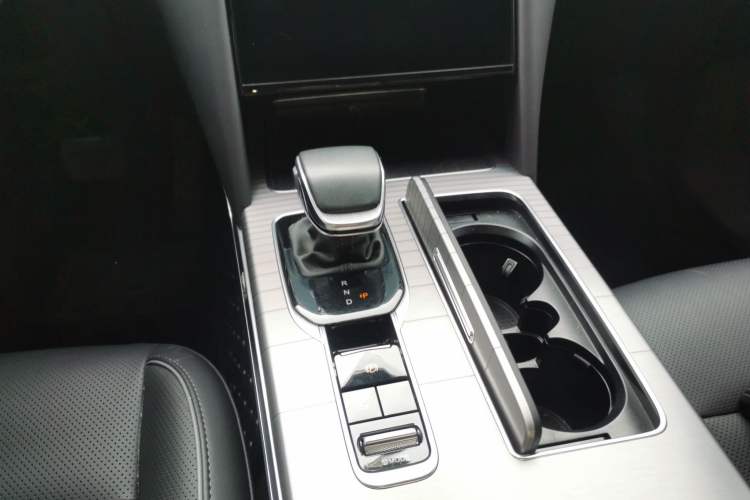 Used Hongqi HS7 PHEV 2024 2.0T PHEV Four-Wheel Drive Flagship Edition 7 Seats