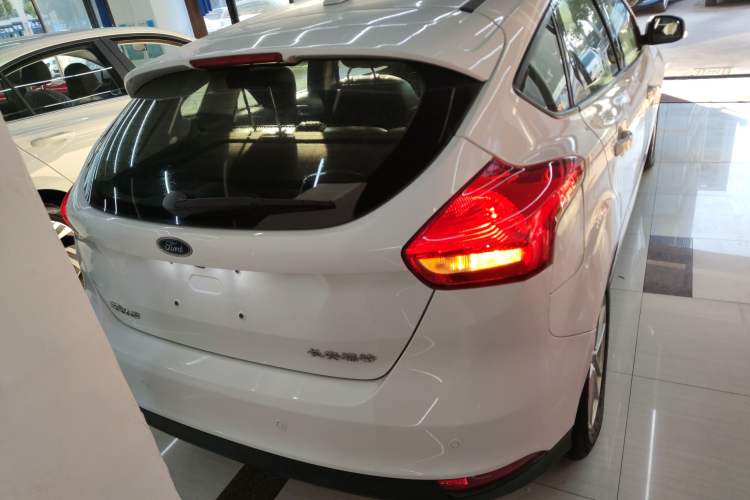 Used Ford Focus 2018 Hatchback Classic 1.6L Automatic Trendy SmartDrive Edition
