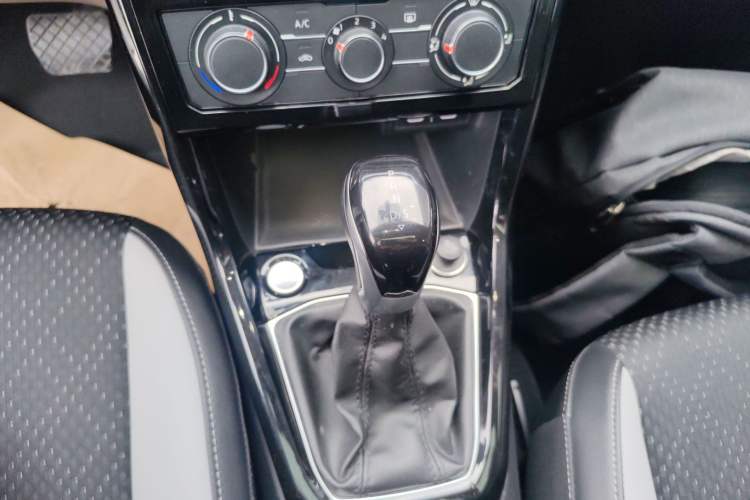 Used Volkswagen Tacqua 2021 200TSI DSG JoyConnect Edition
