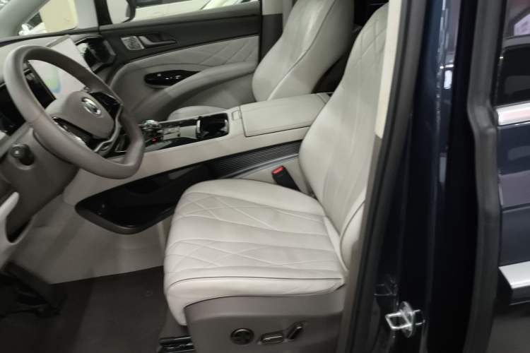 Used Denza D9 2022 DM-i 970 Four-Wheel Drive Flagship Model