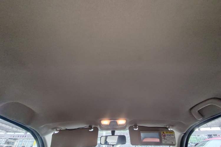 Used Geely Auto Diamond 2016 1.5L Manual Elite Version China IV Standard
