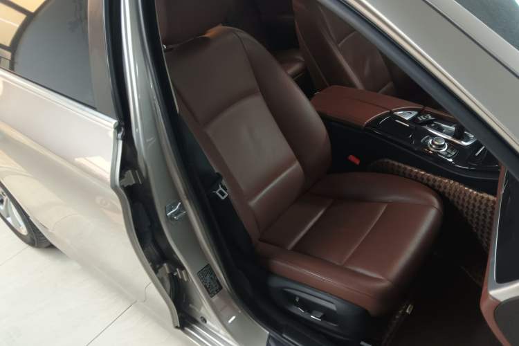 Used BMW 5 Series 2014 520Li Elegant Model
