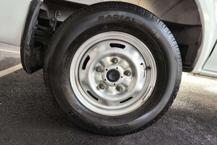 Used JMC Fushun 2022 2.0T Manual Multi-Function Passenger Vehicle Short Wheelbase Low Roof 6-Seater
