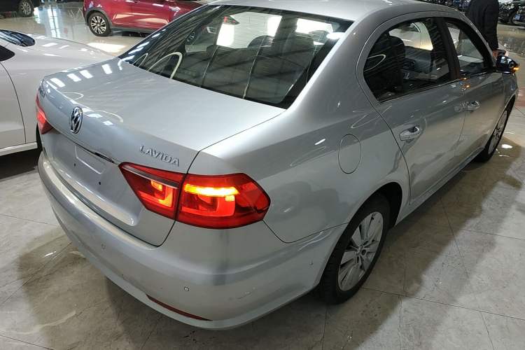 Used Volkswagen Lavida 2013 Restyled Classic 1.6L Automatic Comfort Edition
