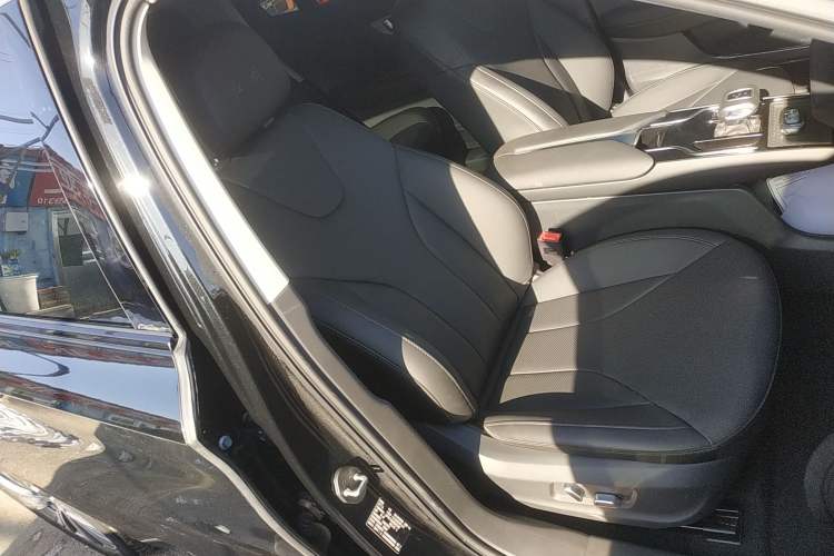 Used Hongqi E-QM5 2024 610 km PLUS
