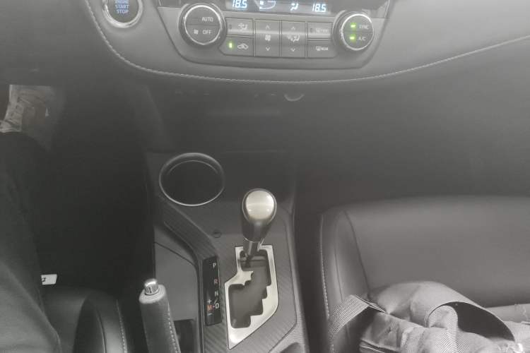 Used Toyota RAV4 2015 2.0L CVT Four-Wheel Drive New Edition
