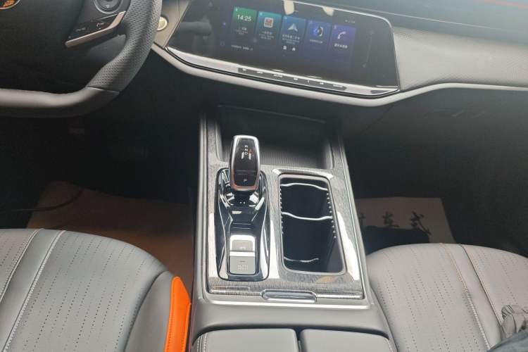 Used Dongfeng Aeolus Yixuan MAX 2023 1.5T Ultra-Stylish Trendsetting Dad Edition
