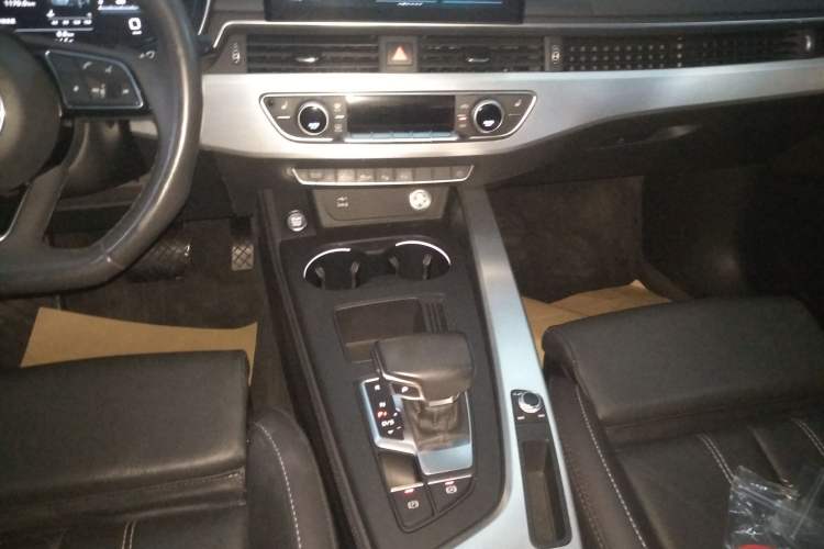 Used Audi A4L 2022 40 TFSI Luxury Dynamic Model
