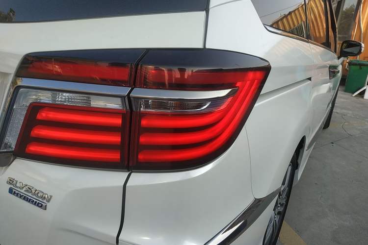 Used Honda Elysion 2019 2.0L Hybrid Comfort Edition
