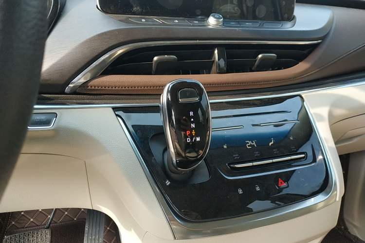 Used Buick GL8 2023 Land Executive Class Smart Enjoyment Model
