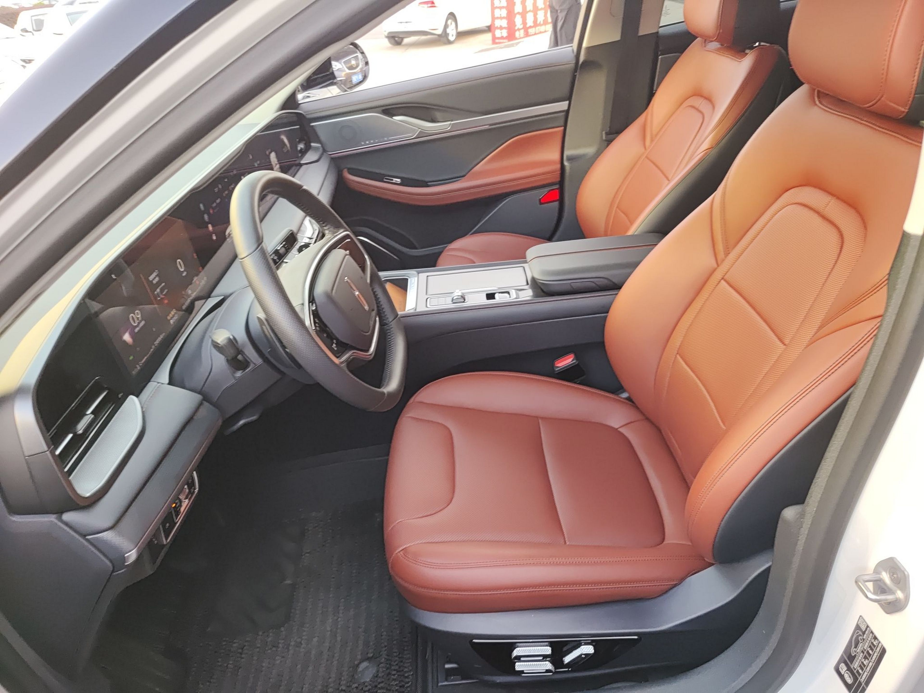 المقاعد الأمامية داخل السيارة