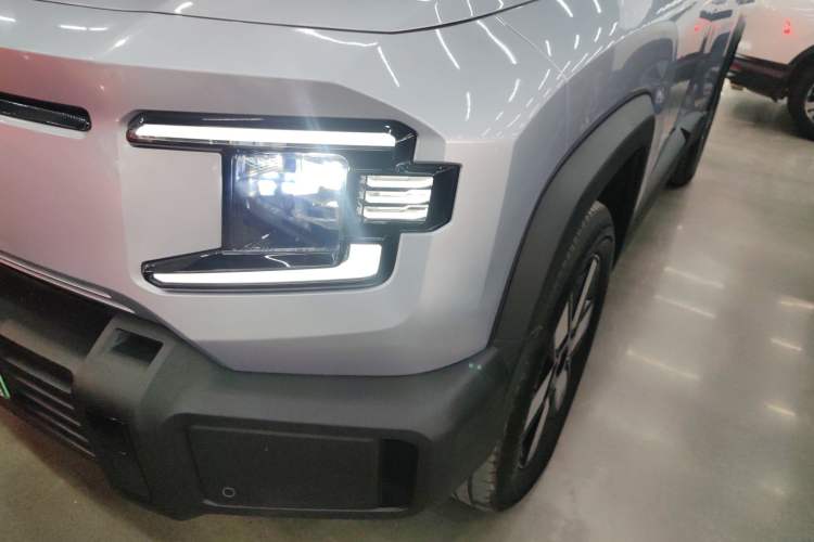 Used  G318 2024 Four-Wheel-Drive Air Suspension Model