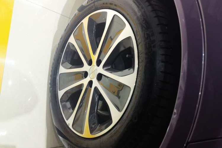 Used Hima Luxeed R7 2024 All-Electric 802 km Max
