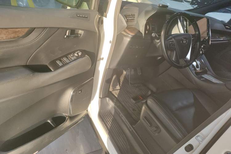 Used Toyota Alphard 2021 Dual-Engine 2.5L Prestige Edition
