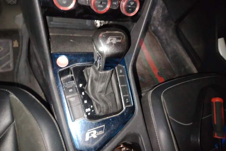 Used Volkswagen Tiguan L 2019 Updated Version 330TSI Automatic Two-Wheel Drive Panoramic Comfort Edition China VI Standard
