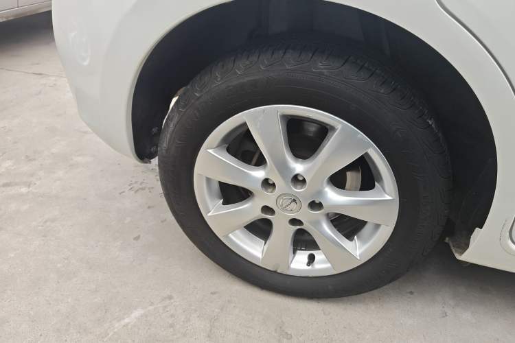 Used Nissan Tiida 2011 1.6L Manual Comfort Version
