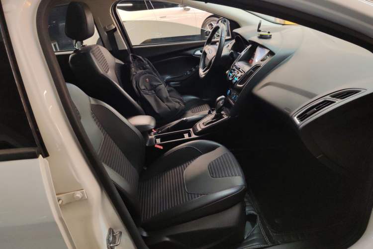 Used Ford Focus 2018 Sedan Classic 1.6L Automatic Trendy SmartDrive Edition
