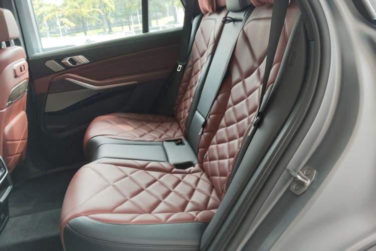 Used BMW X5 2023 xDrive 40Li Luxury Edition M Sport Night Vision Package
