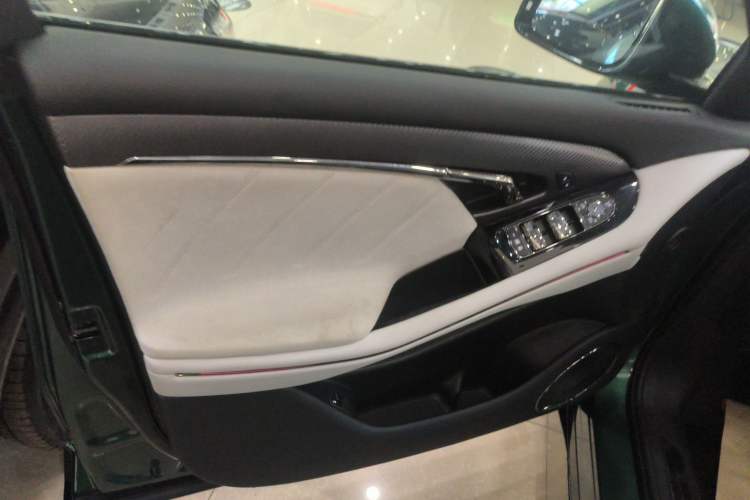 Used VOYAH FREE 2025 318 259 km All-Wheel-Drive Exploration Edition
