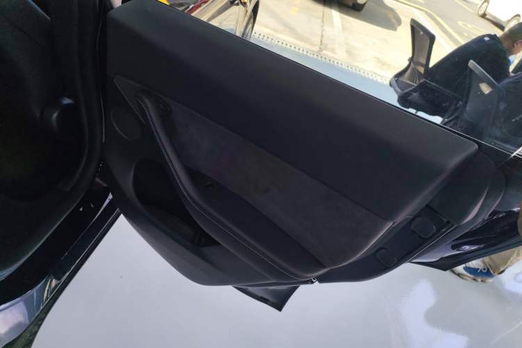 Used Tesla Model Y 2023 Long-Range All-Wheel-Drive Version
