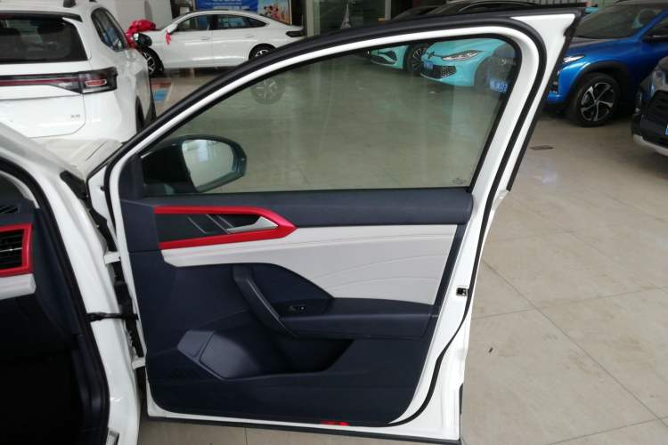 Used Volkswagen Tharu 2023 300TSI Two-Wheel-Drive Moon Luxury Edition
