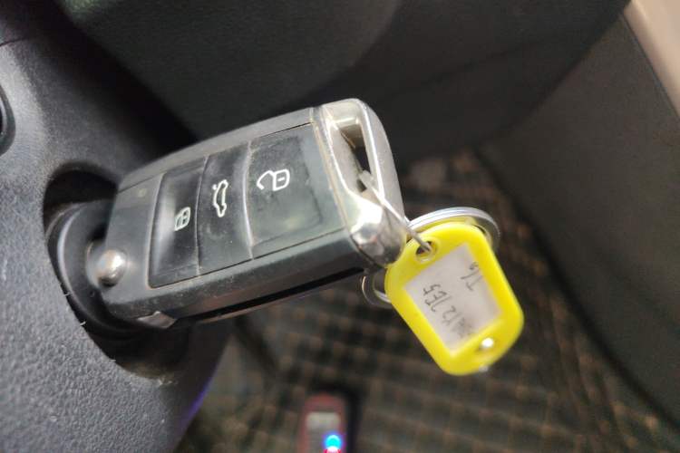 Used Volkswagen T-ROC 2018 230TSI DSG Two-Wheel Drive Advanced Version China V Standard
