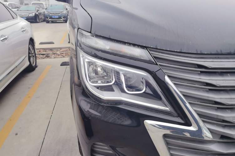 Used FORTHING Lingzhi 2023 M5 1.6L Practical Model 5 Seats