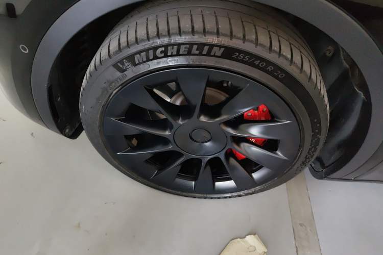 Used Tesla Model Y 2022 Long-Range All-Wheel-Drive Version
