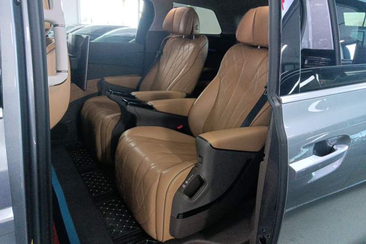 Used Denza D9 2022 DM-i 970 Four-Wheel Drive Flagship Model