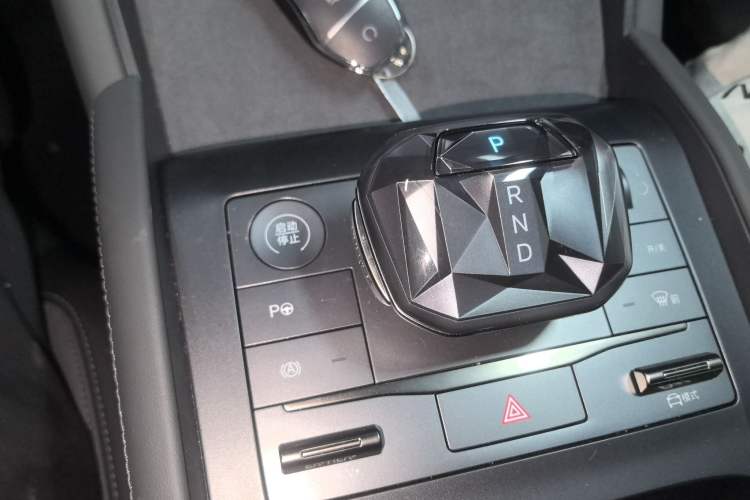 Used BYD Qin L 2025 DM-i Smart Drive 120KM Excellence Model
