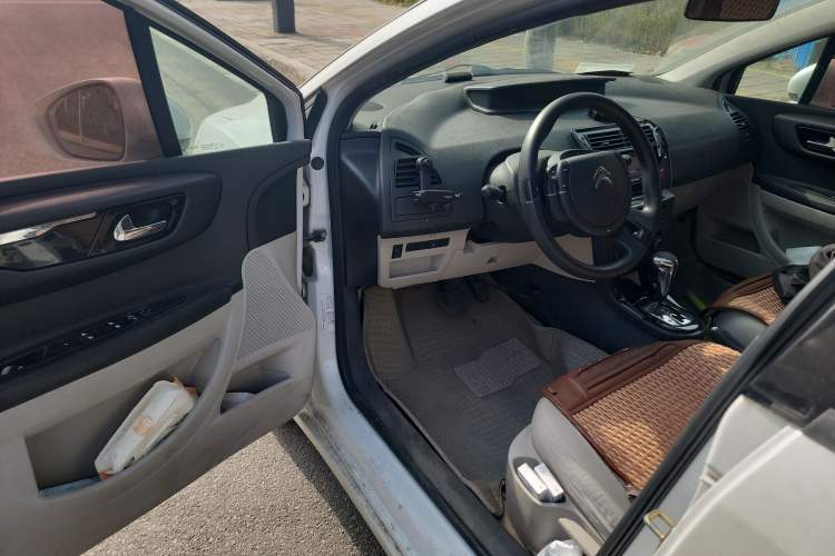 Used Citroen C-Quatre 2014 VTS Version 1.6L Automatic Prestige Model
