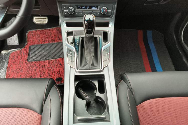 Used Geely Auto Vision S1 2019 Upgraded Model 1.5L CVT Luxury Version
