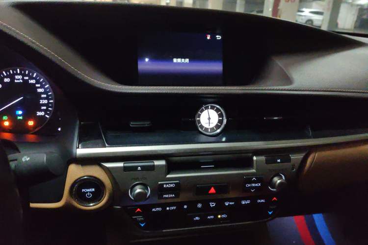 Used Lexus ES 2015 300h Comfort Edition