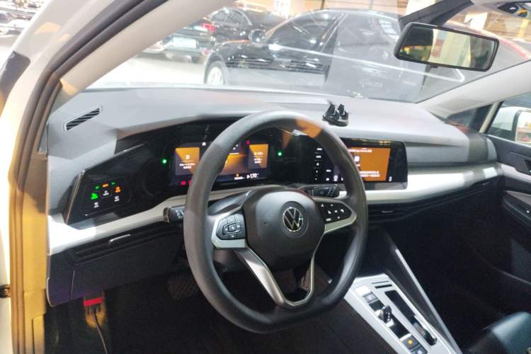 Used Volkswagen Golf 2023 200TSI DSG