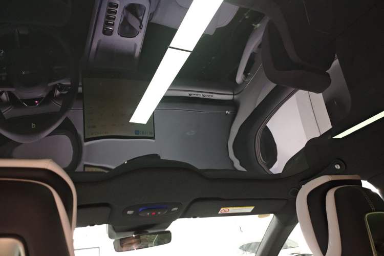 Used  SU7 2024 Rear-Drive Ultra-Long Range Advanced Pro-Level Intelligent Driving Version
