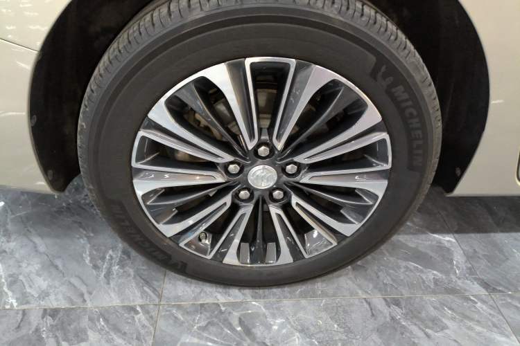 Used Buick GL8 2020 ES Land Cruiser 653T Luxury Model
