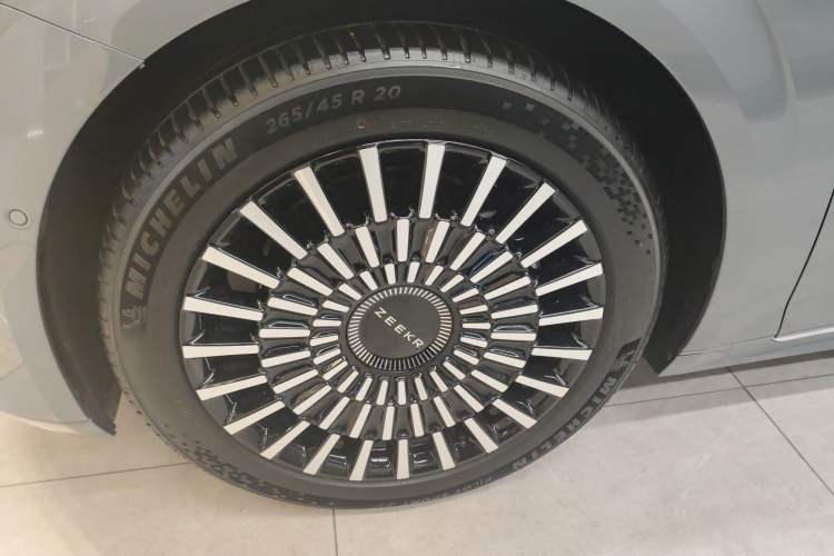 Used Zeekr 009 2024 7-Seater Walk-Through Version Four-Wheel Drive 108 kWh