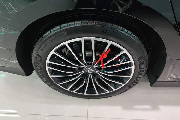 Used BYD Han 2025 EV with 701 km of Laser Radar-Enabled Intelligent Driving
